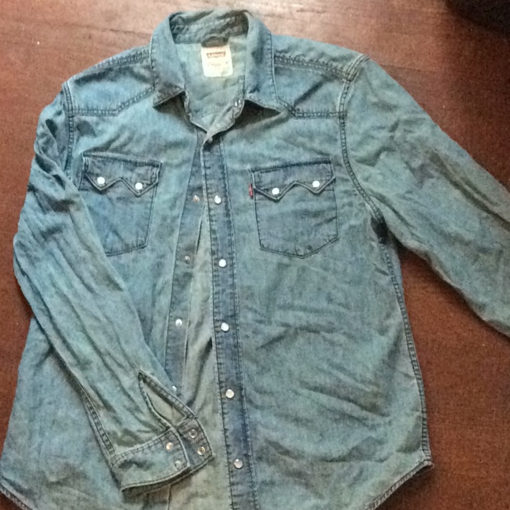 Levi’s snap button denim shirt size large